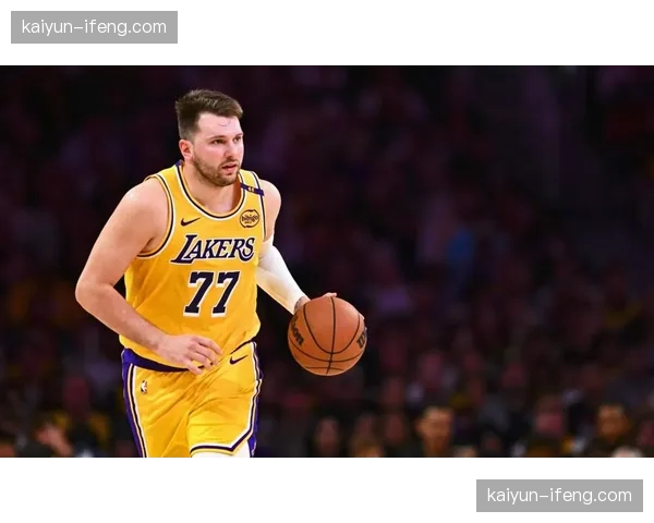 湖人外线补强获肯纳德 三分威胁为东契奇拉开空间